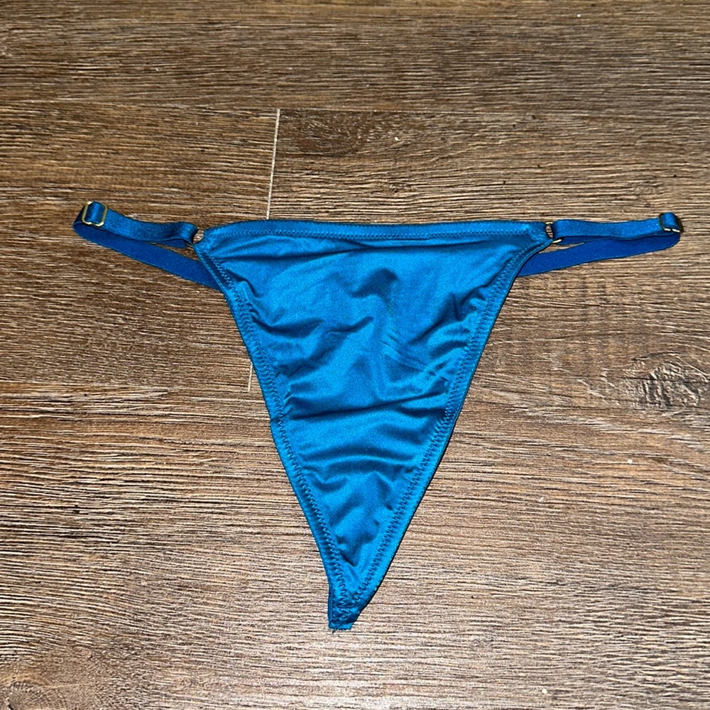 **NWT** Victoria’s Secret adjustable vstring panty!